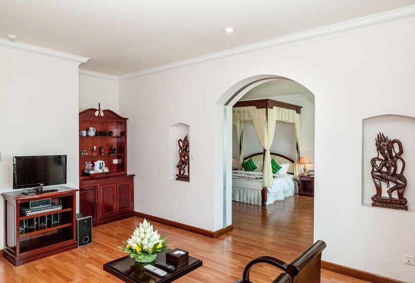 جناح إدارى, Angkor Holiday