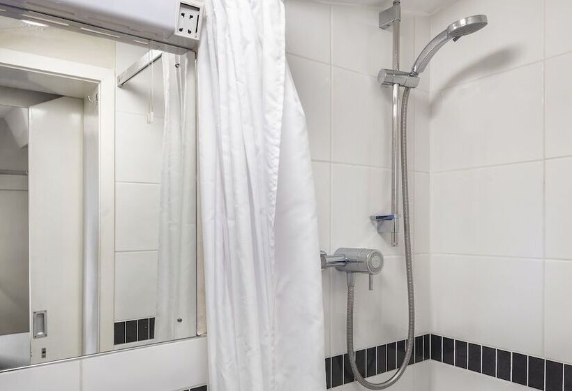 اتاق استاندارد یک نفره, Astor York Hostel