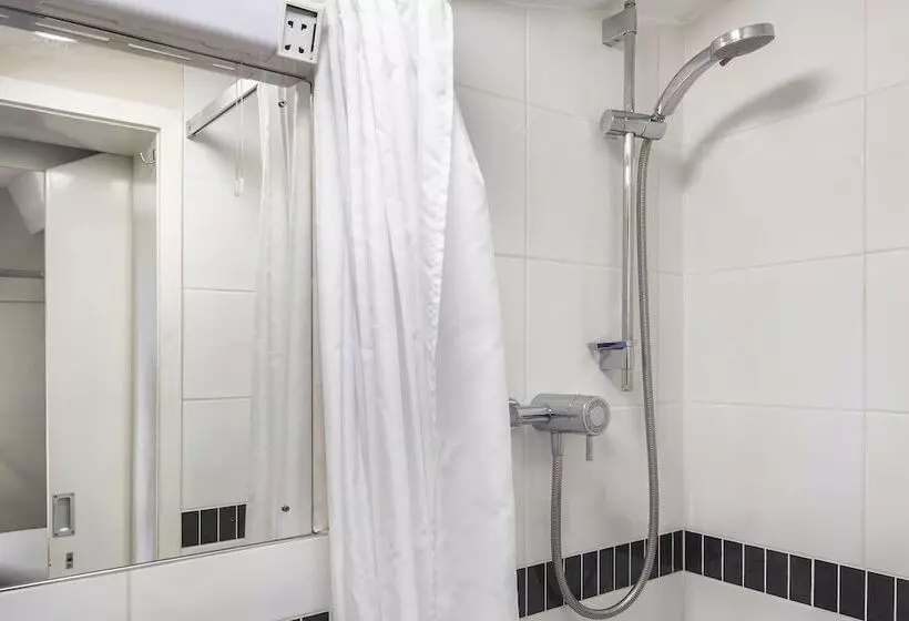 اتاق استاندارد یک نفره, Astor York Hostel