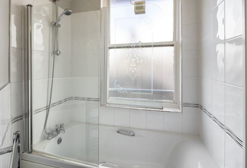 تختخواب در اتاق مشترک, Astor York Hostel