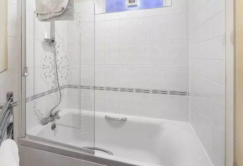 تختخواب در اتاق مشترک, Astor York Hostel