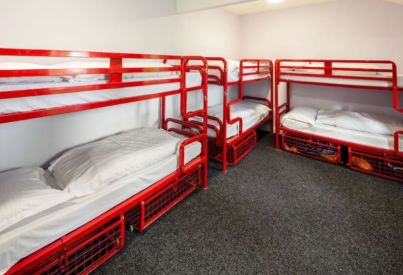 Кровать в Общей Комнате, Astor York Hostel
