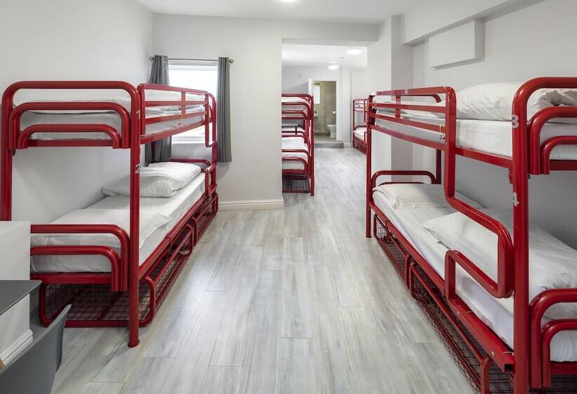 Кровать в Общей Комнате, Astor York Hostel