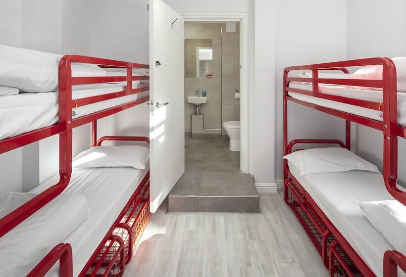 Кровать в Общей Комнате, Astor York Hostel