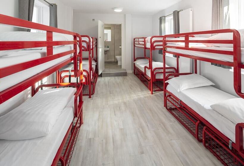Кровать в Общей Комнате, Astor York Hostel