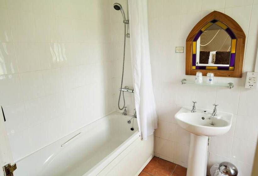 Номер Стандарт, Best Western Walworth Castle