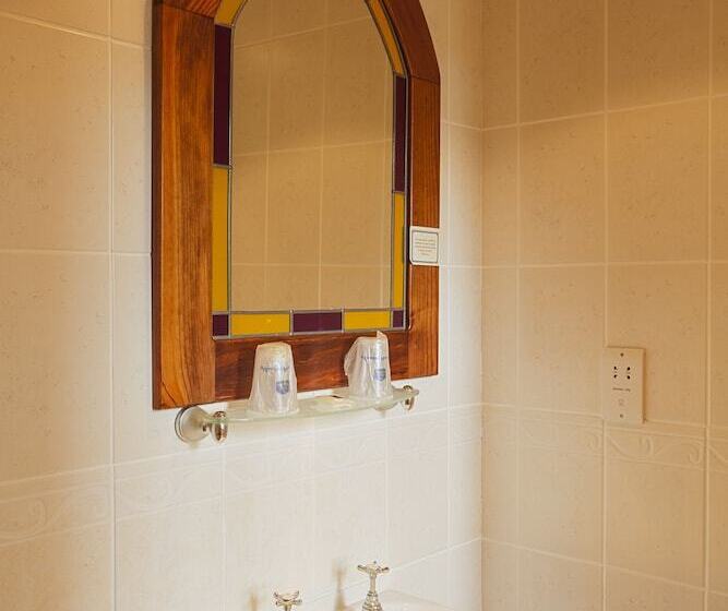 Номер Стандарт, Best Western Walworth Castle