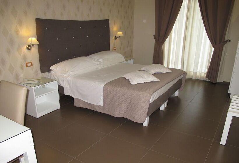 수피리어 룸 도시 전망, Club