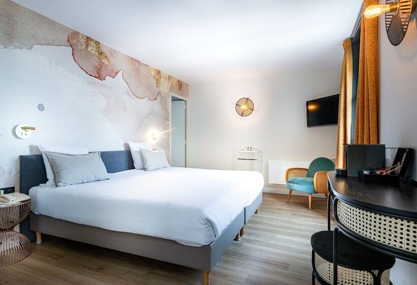 スーペリアールーム, De La Cite