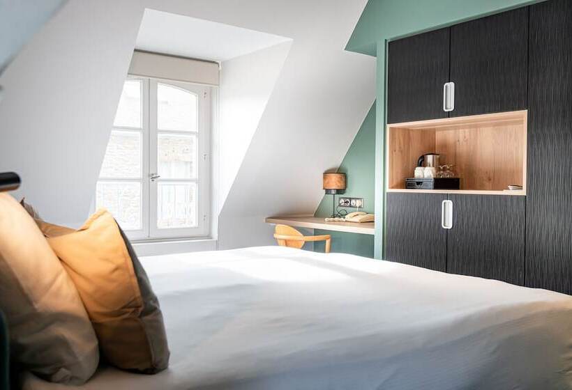 スーペリアールーム, De La Cite