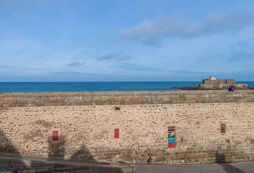 اتاق سوپریور با چشمانداز دریا, De La Cite