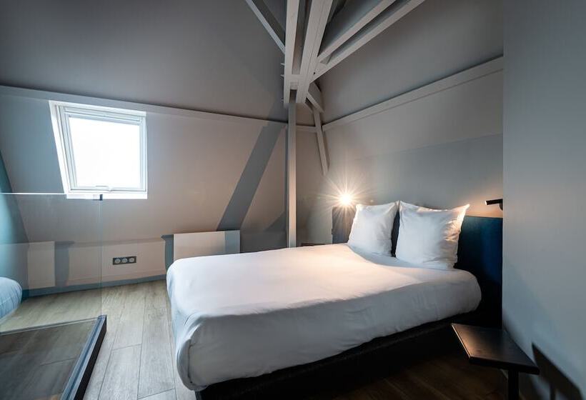 ドゥプレックスルーム, De La Cite