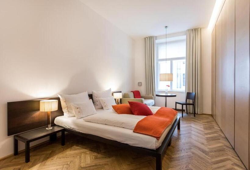 اتاق استاندارد سه نفره, Hollmann Beletage Design & Boutique