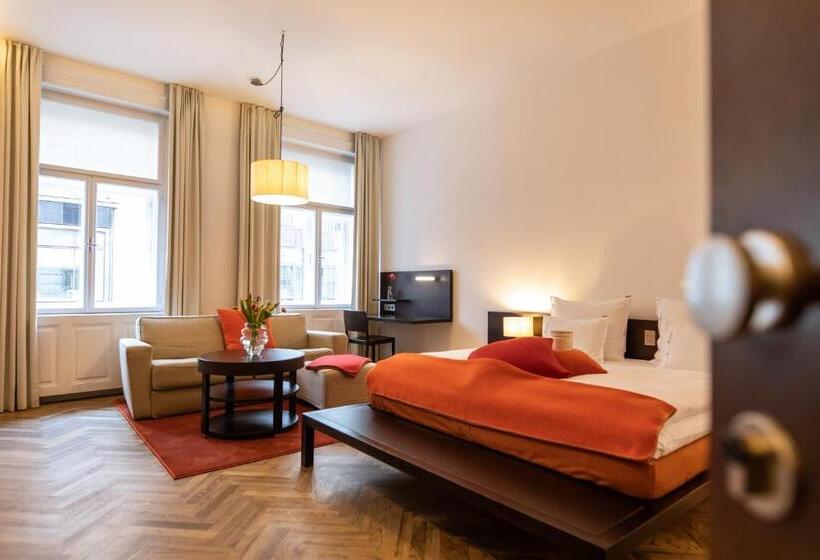 اتاق استاندارد سه نفره, Hollmann Beletage Design & Boutique