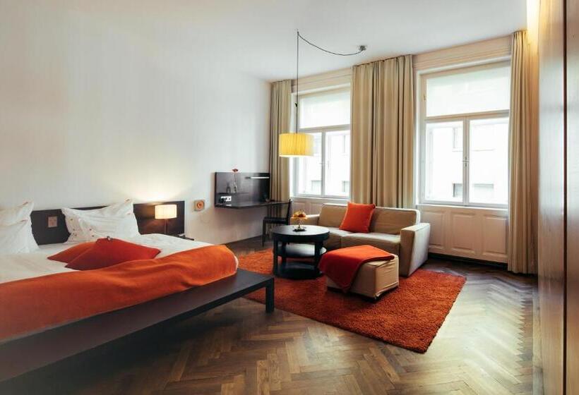 اتاق استاندارد سه نفره, Hollmann Beletage Design & Boutique