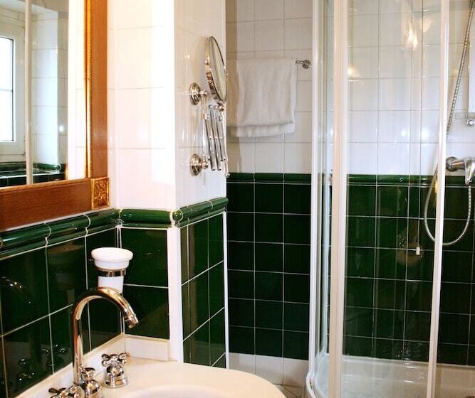 اتاق کلاسیک, Rosary Garden