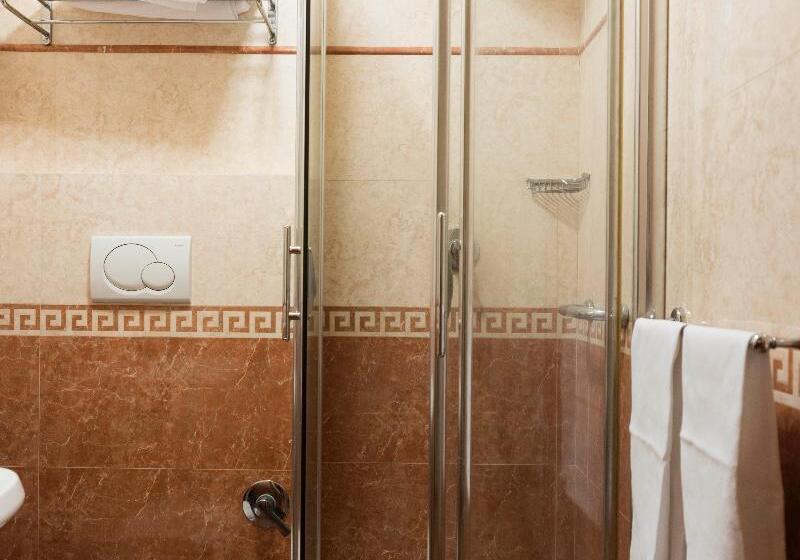 اتاق استاندارد سه نفره, Stromboli