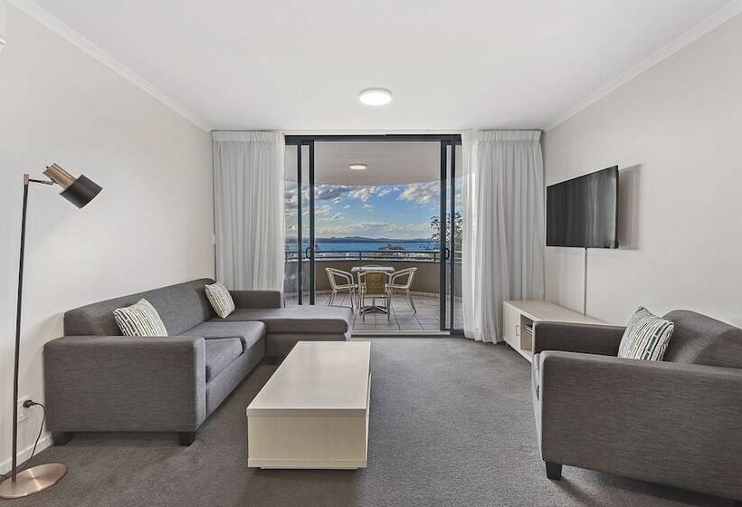 Апартаменты Deluxe 2 Спальни, Landmark Resort