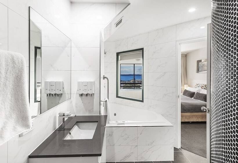 آپارتمان لوکس 2 خوابه, Landmark Resort