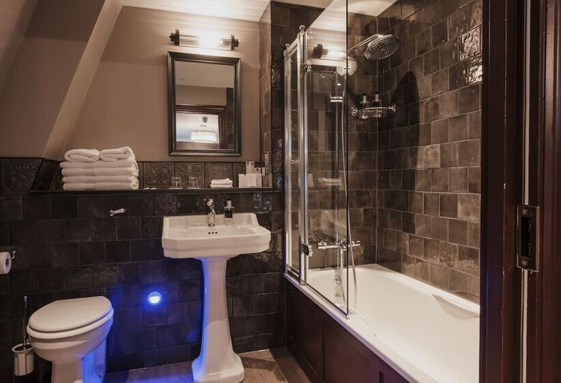 수피리어 룸, The Sanctuary House