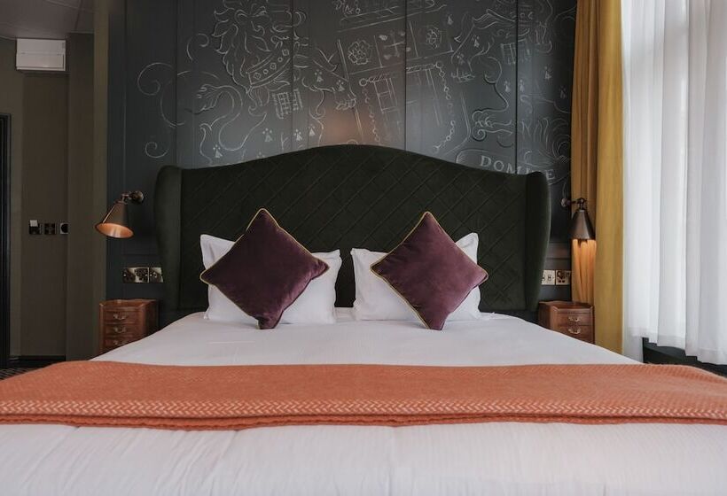 수피리어 룸, The Sanctuary House