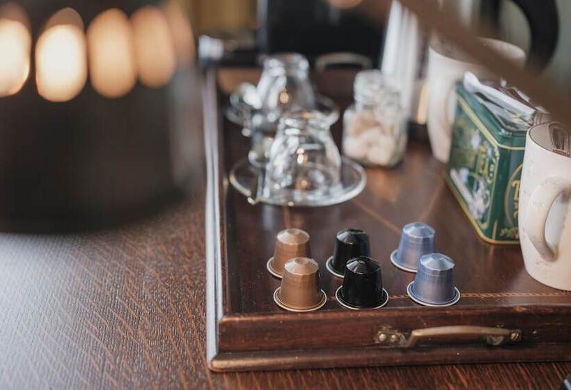 수피리어 룸, The Sanctuary House