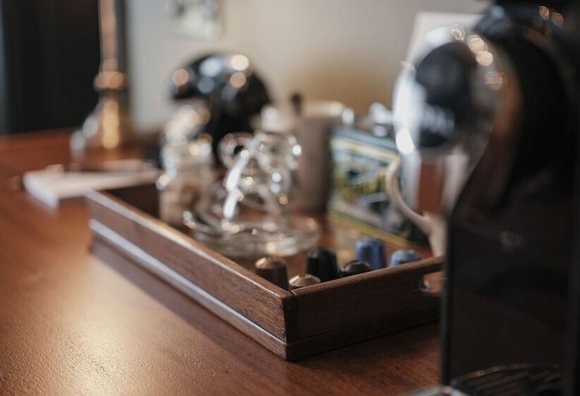 디럭스 룸, The Sanctuary House