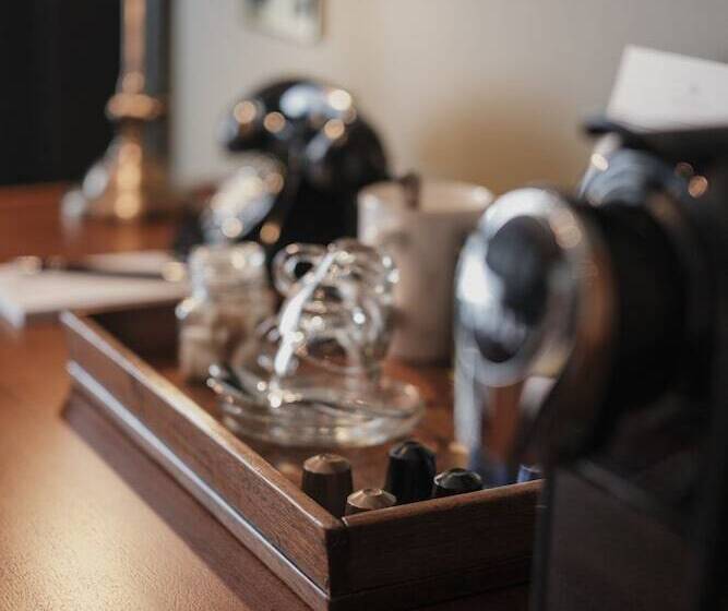 디럭스 룸, The Sanctuary House