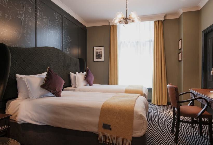 디럭스 룸, The Sanctuary House