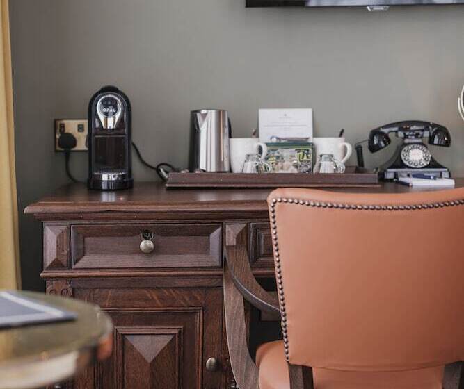 수피리어 룸, The Sanctuary House