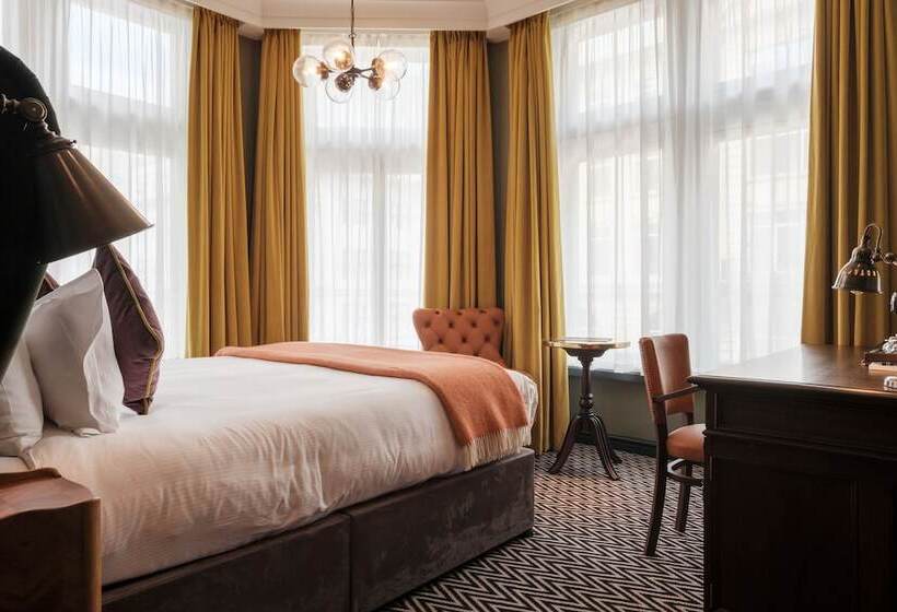 수피리어 룸, The Sanctuary House