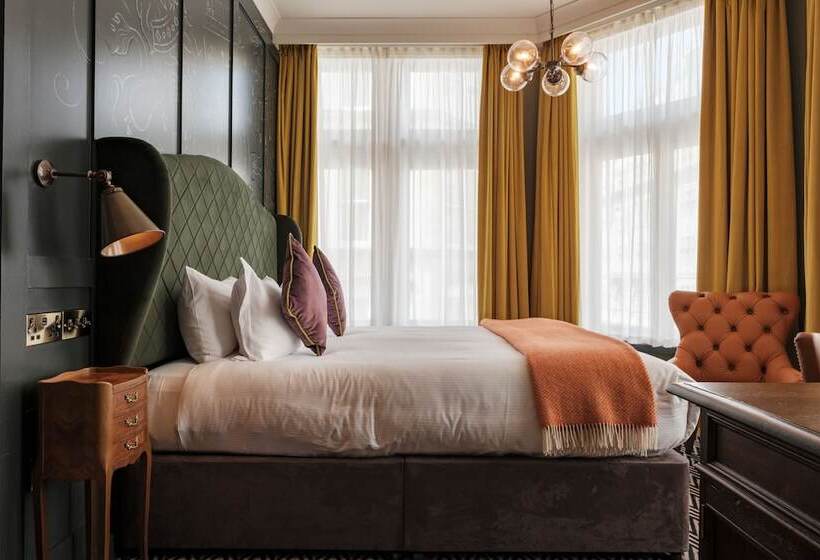 수피리어 룸, The Sanctuary House