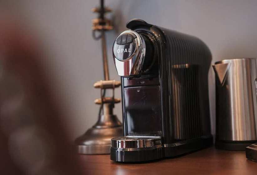 디럭스 룸, The Sanctuary House