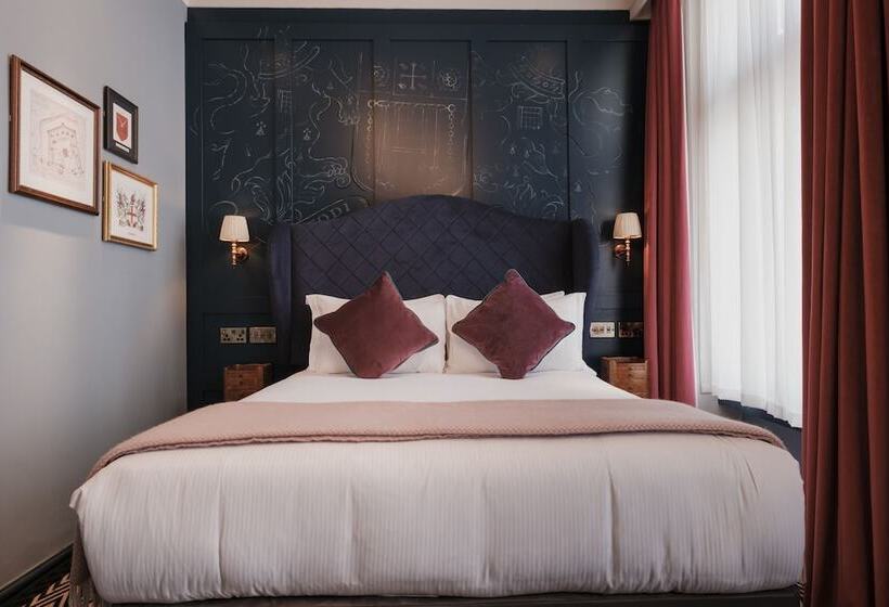 디럭스 룸, The Sanctuary House