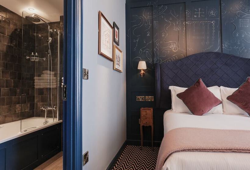 디럭스 룸, The Sanctuary House