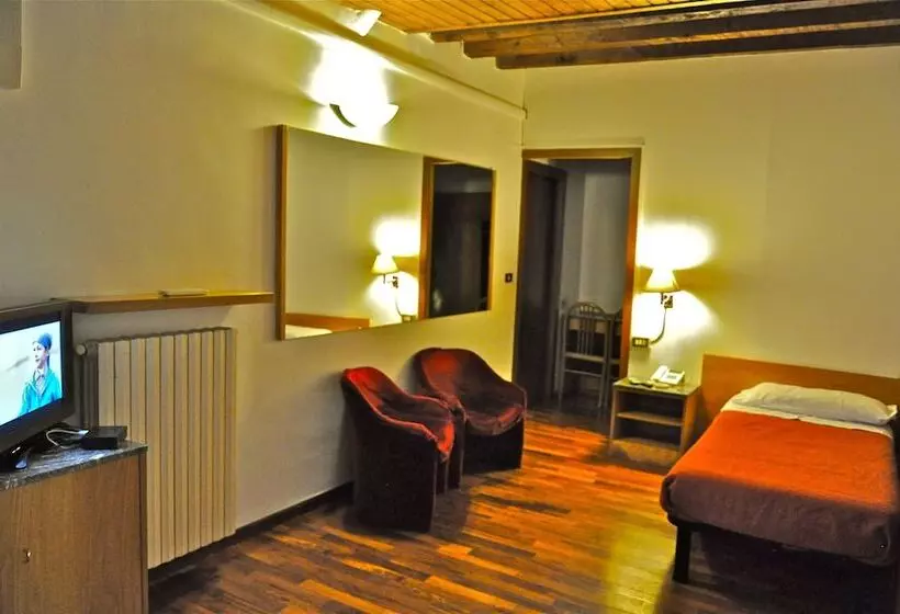 اتاق استاندارد سه نفره, Vecchia Milano