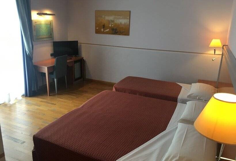 חדר סטנדרט לשלושה, West Florence