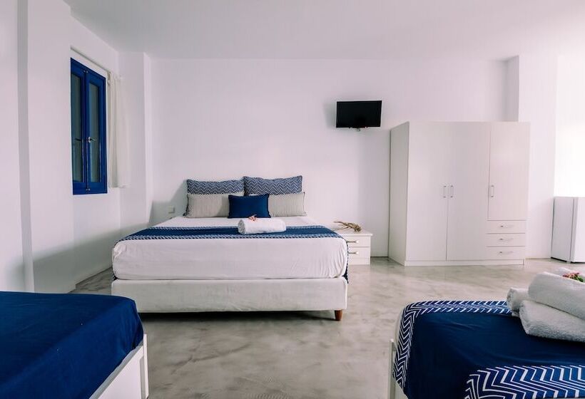 泳池景标准四人房间, John S Rooms & Studios