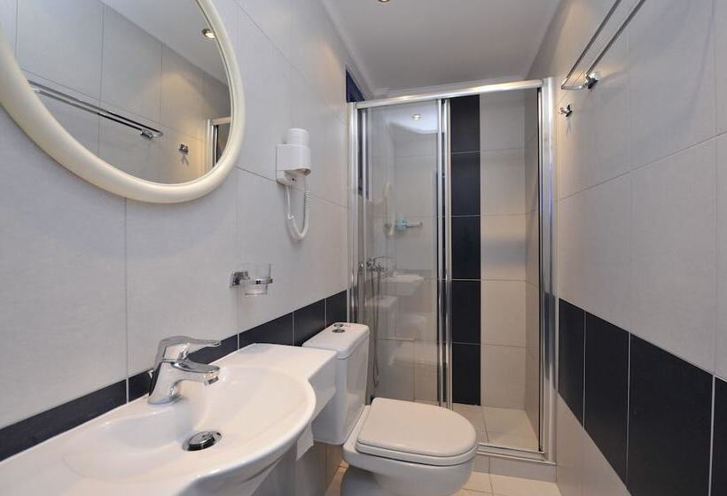 带泳池的标准三人间, John S Rooms & Studios