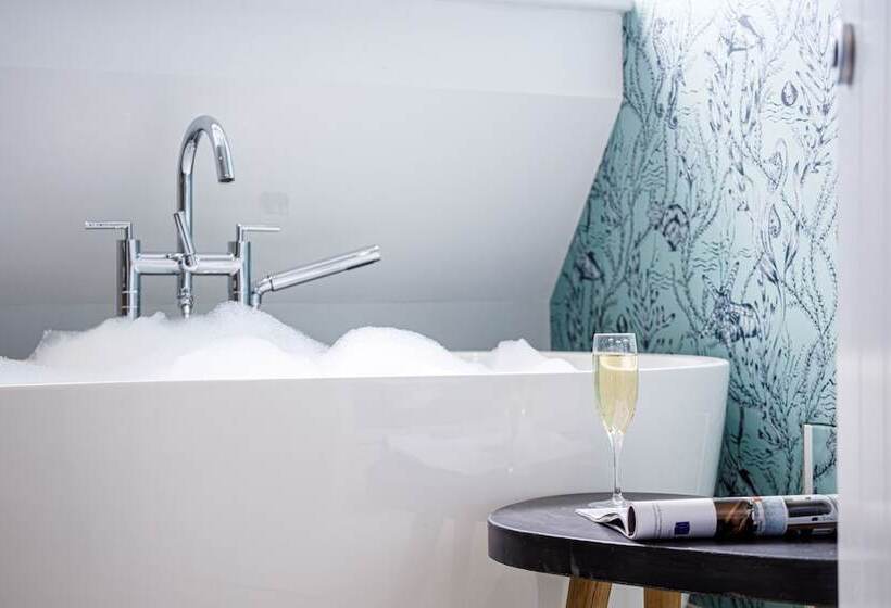 套房, Barnett Hill