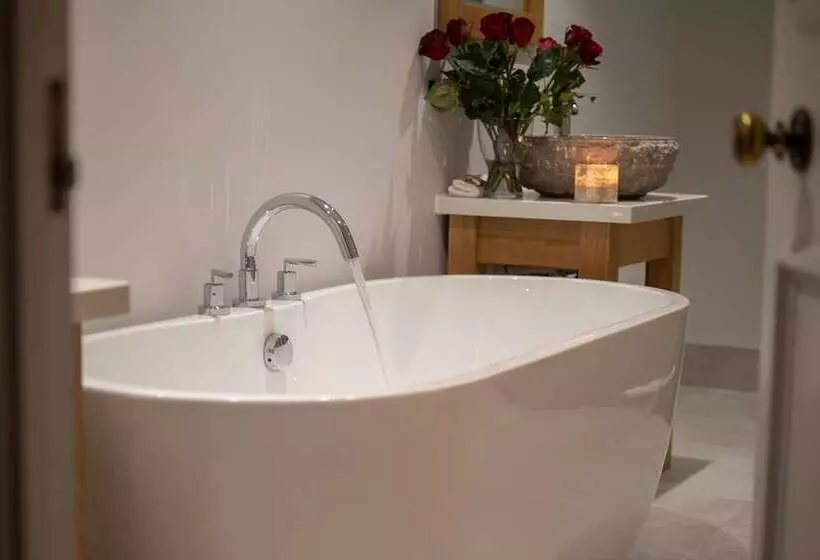 Suite, Barnett Hill