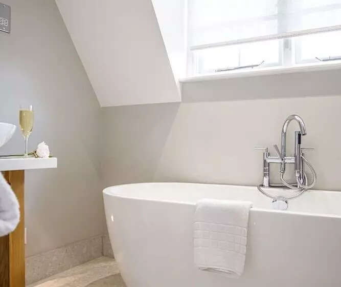 Suite, Barnett Hill