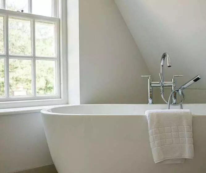Suite, Barnett Hill