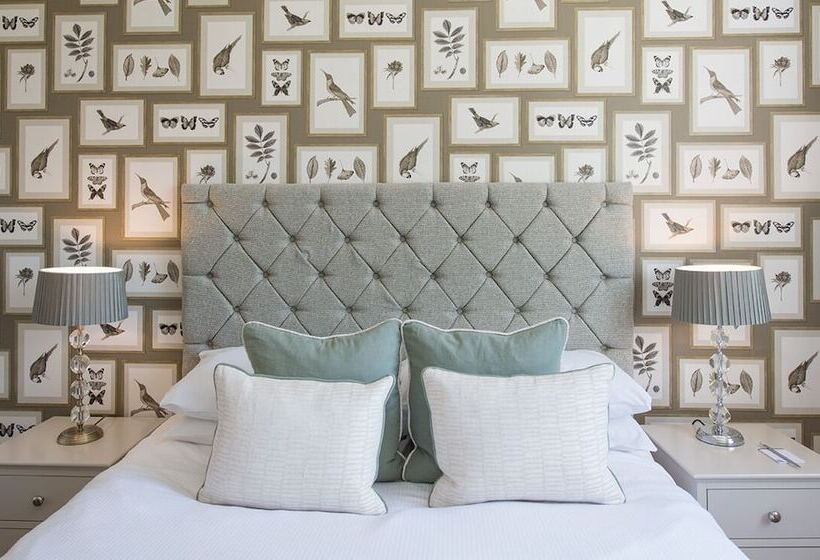 חדר בסיסי, Bartley Lodge