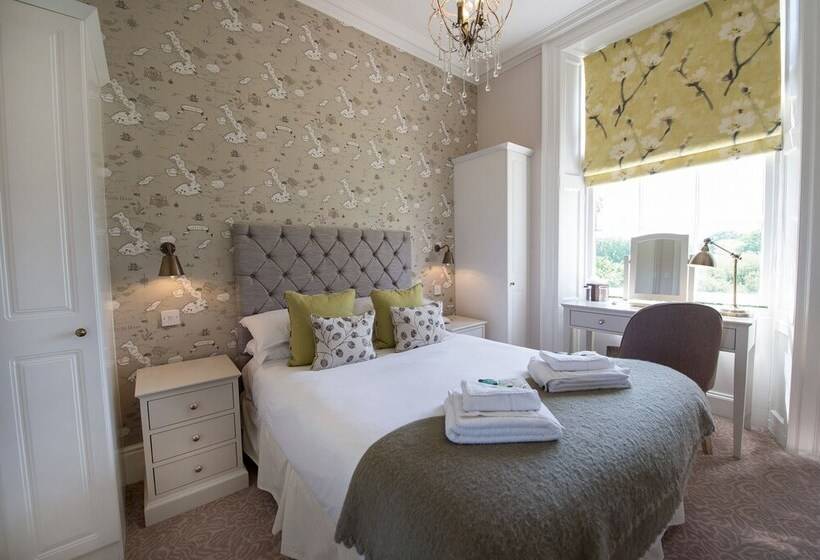 חדר בסיסי, Bartley Lodge