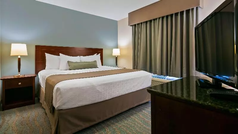 キングサイズベッドのスイートルーム, Best Western Rocky Mountain House
