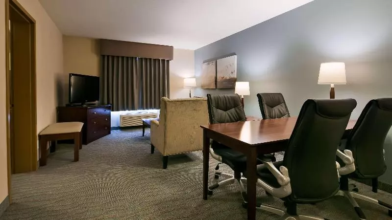 キングサイズベッドのスイートルーム, Best Western Rocky Mountain House