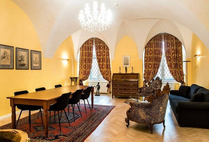 家庭间, Boutique Hotel Dom   Rooms & Suites