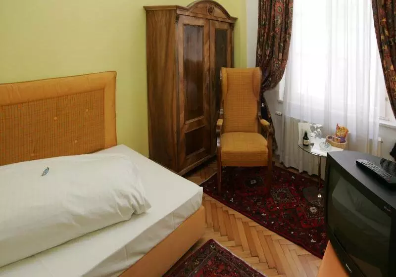 اتاق استاندارد یک نفره, Boutique Hotel Dom Rooms & Suites