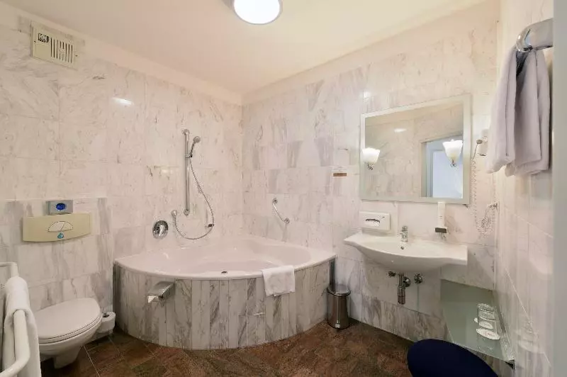 اتاق کلاسیک سه تخته, Boutique Hotel Dom Rooms & Suites